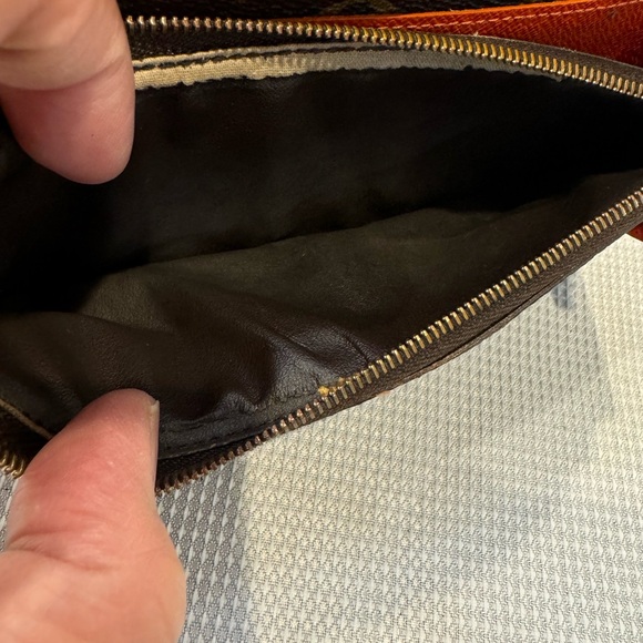 Authentic Louis Vuitton Emelie wallet - Picture 12 of 14